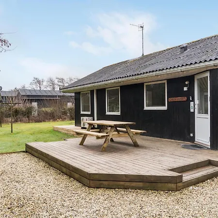 Three-bedroom In Holiday home *